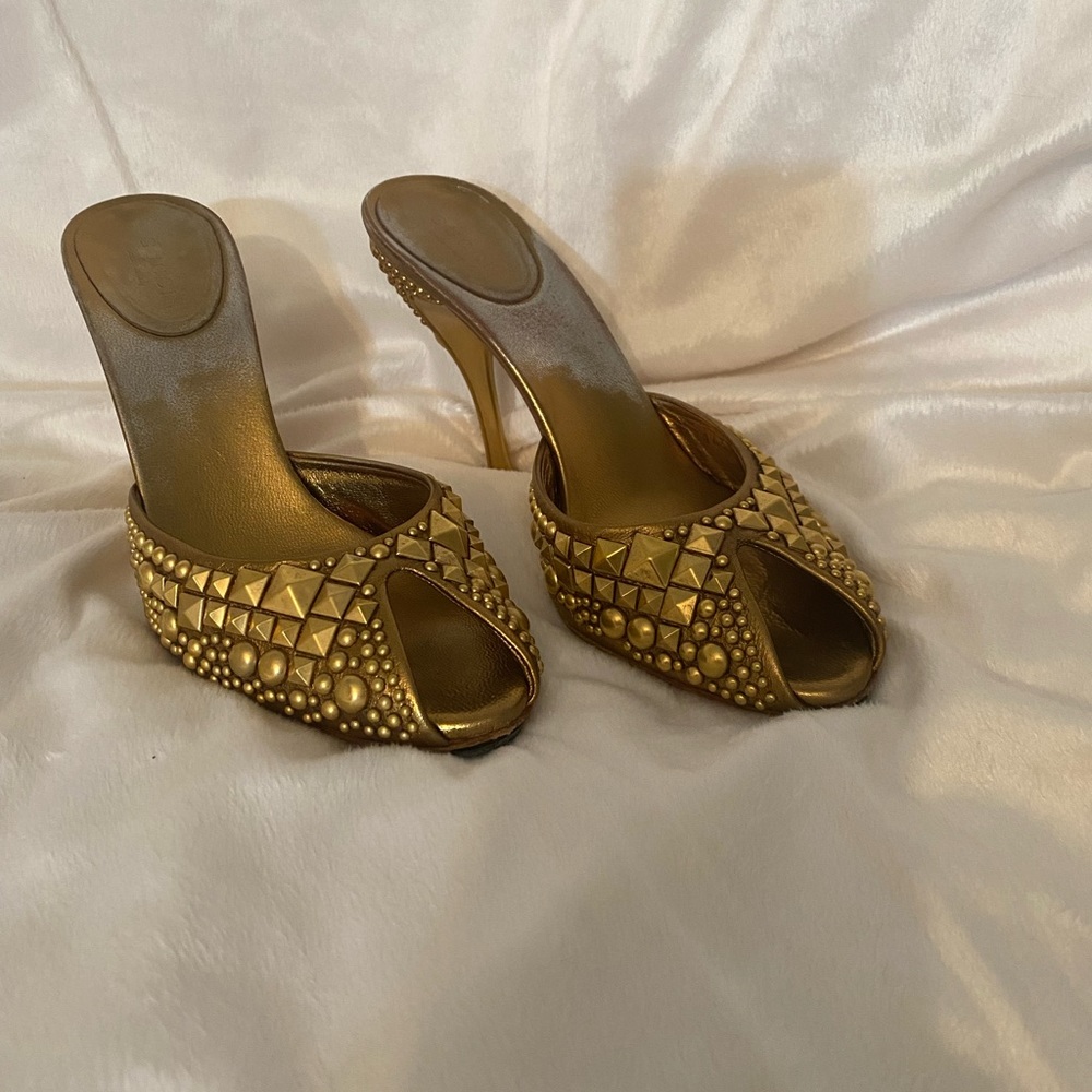 A touch of Gold Gucci , Slides